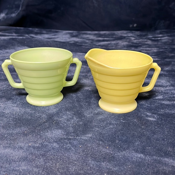 Pastel Green and Yellow Creamer and Sugar Bowl Set - Picture 1 of 5